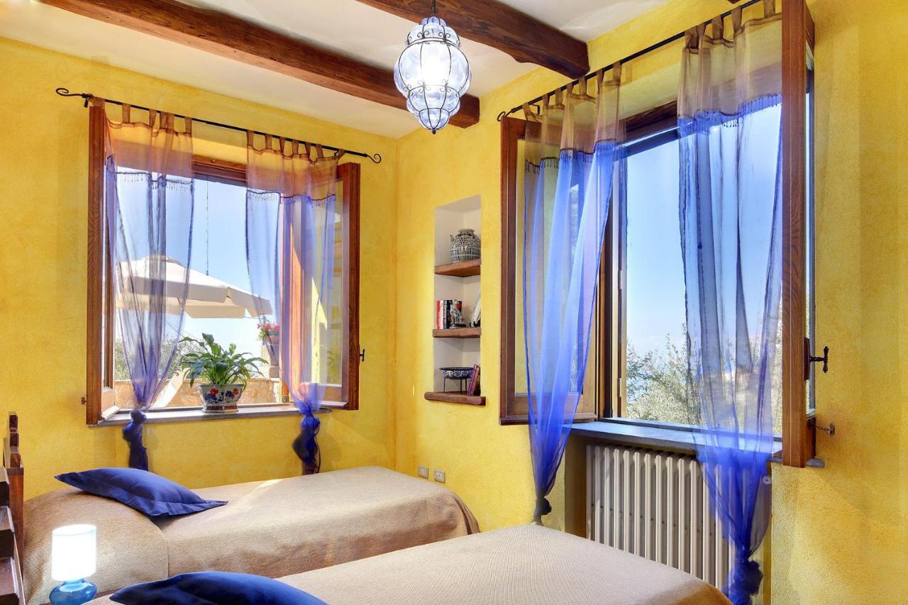 فيلا Casale La Torre ماسّا لوبْرينسِ المظهر الخارجي الصورة